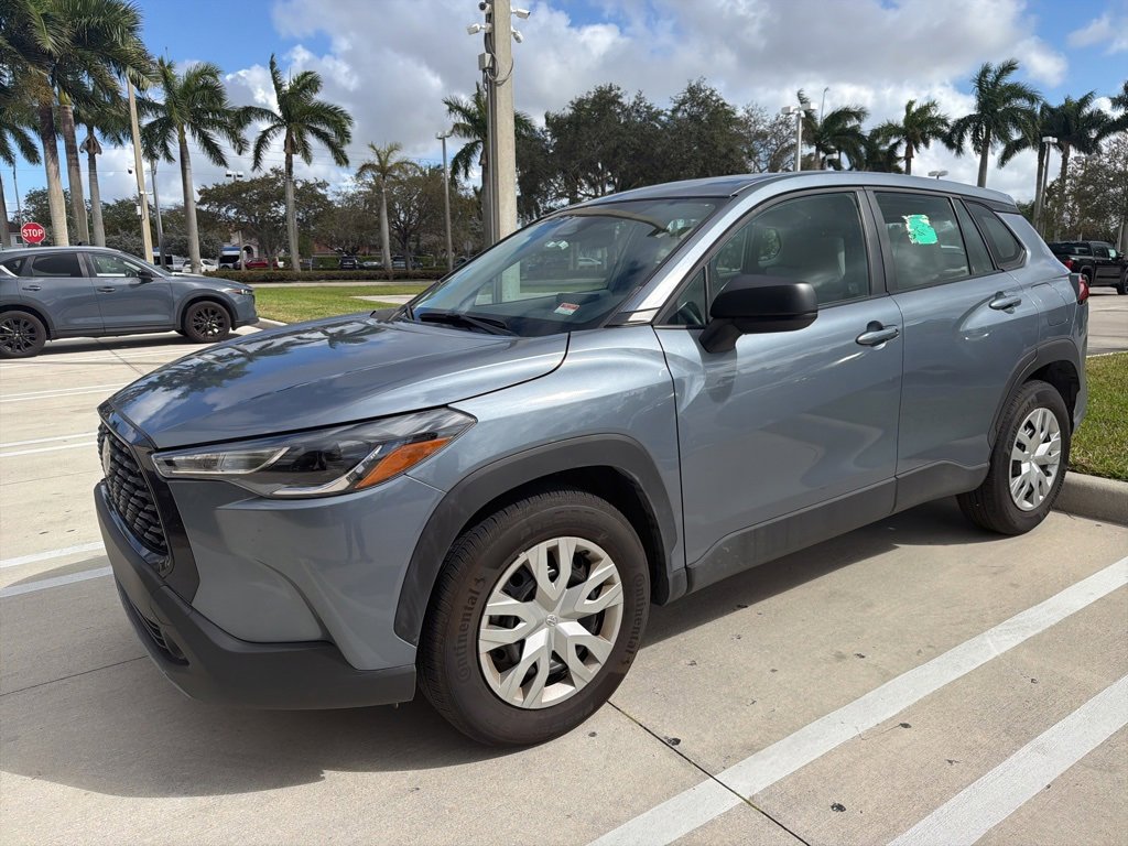 Used 2025 Toyota Corolla Cross L image 6