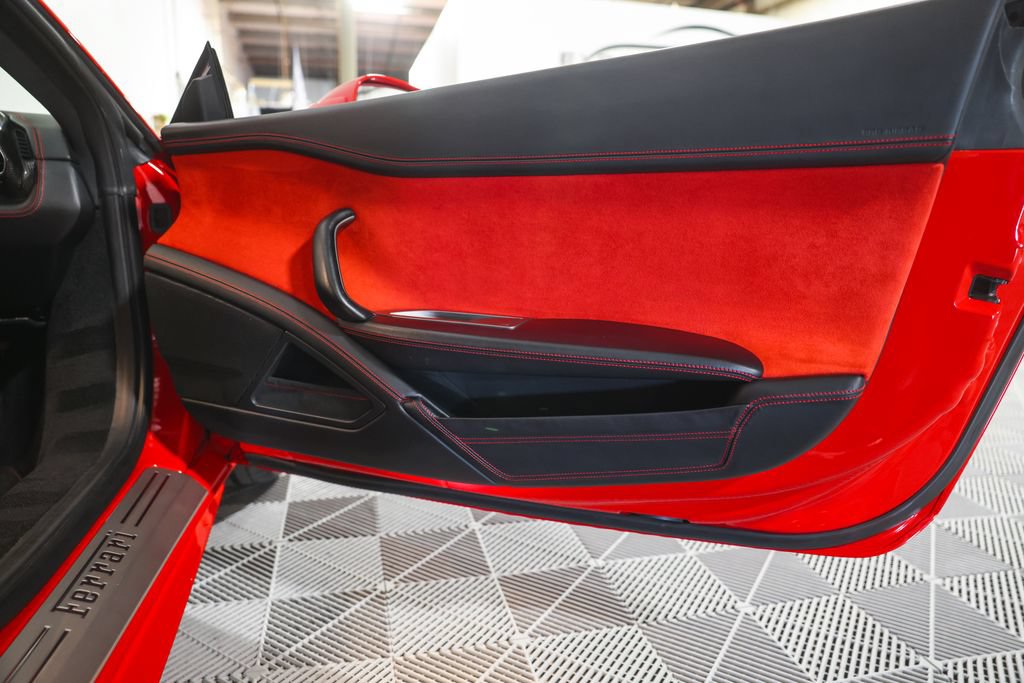 Used 2014 Ferrari 458 Italia Coupe RWD image 25