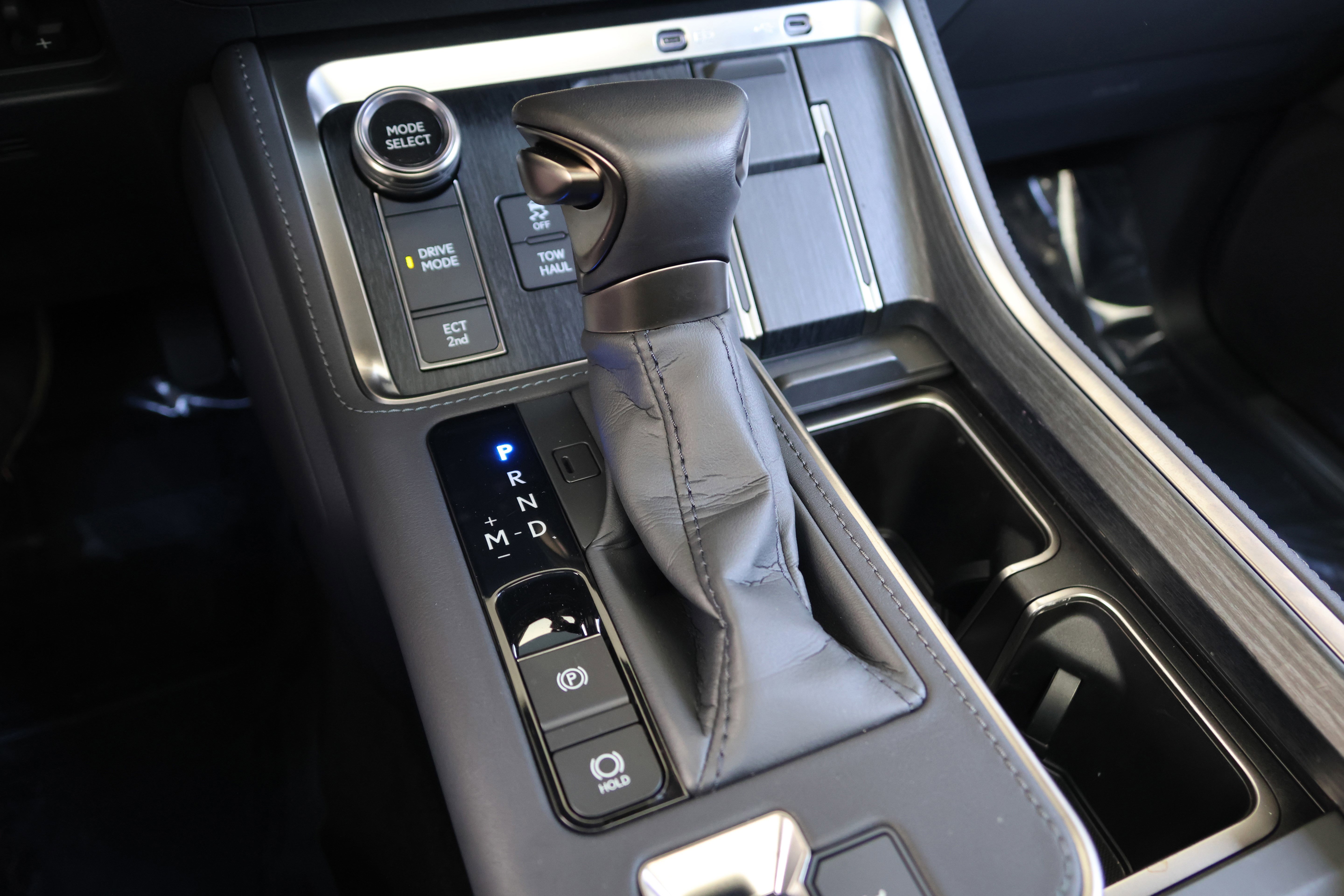 Used 2025 Lexus GX 550 w/ Accessory Package (2T) image 31