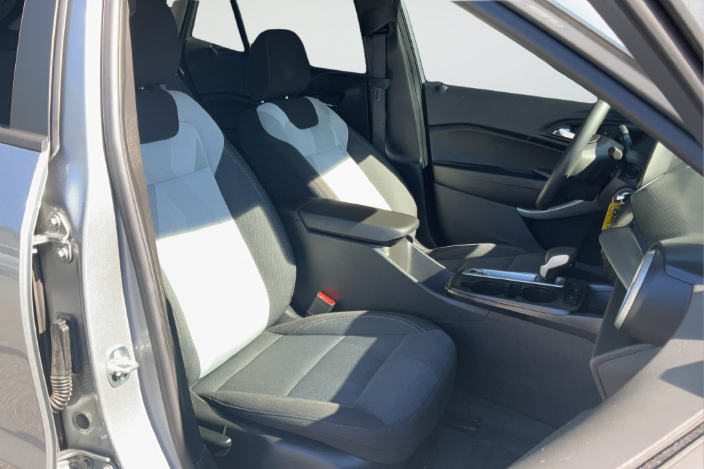 Used 2025 Chevrolet Trax LS w/ Driver Confidence Package FWD image 19