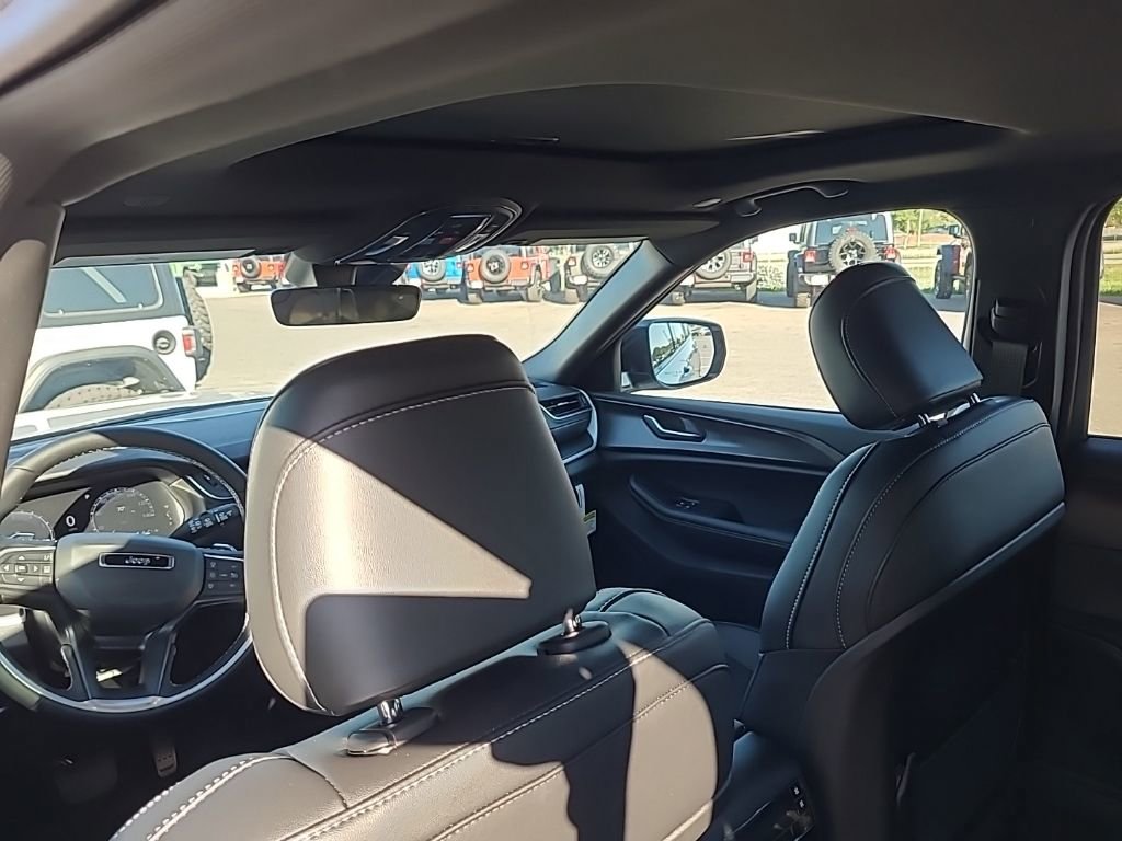 New 2025 Jeep Grand Cherokee L Altitude image 16