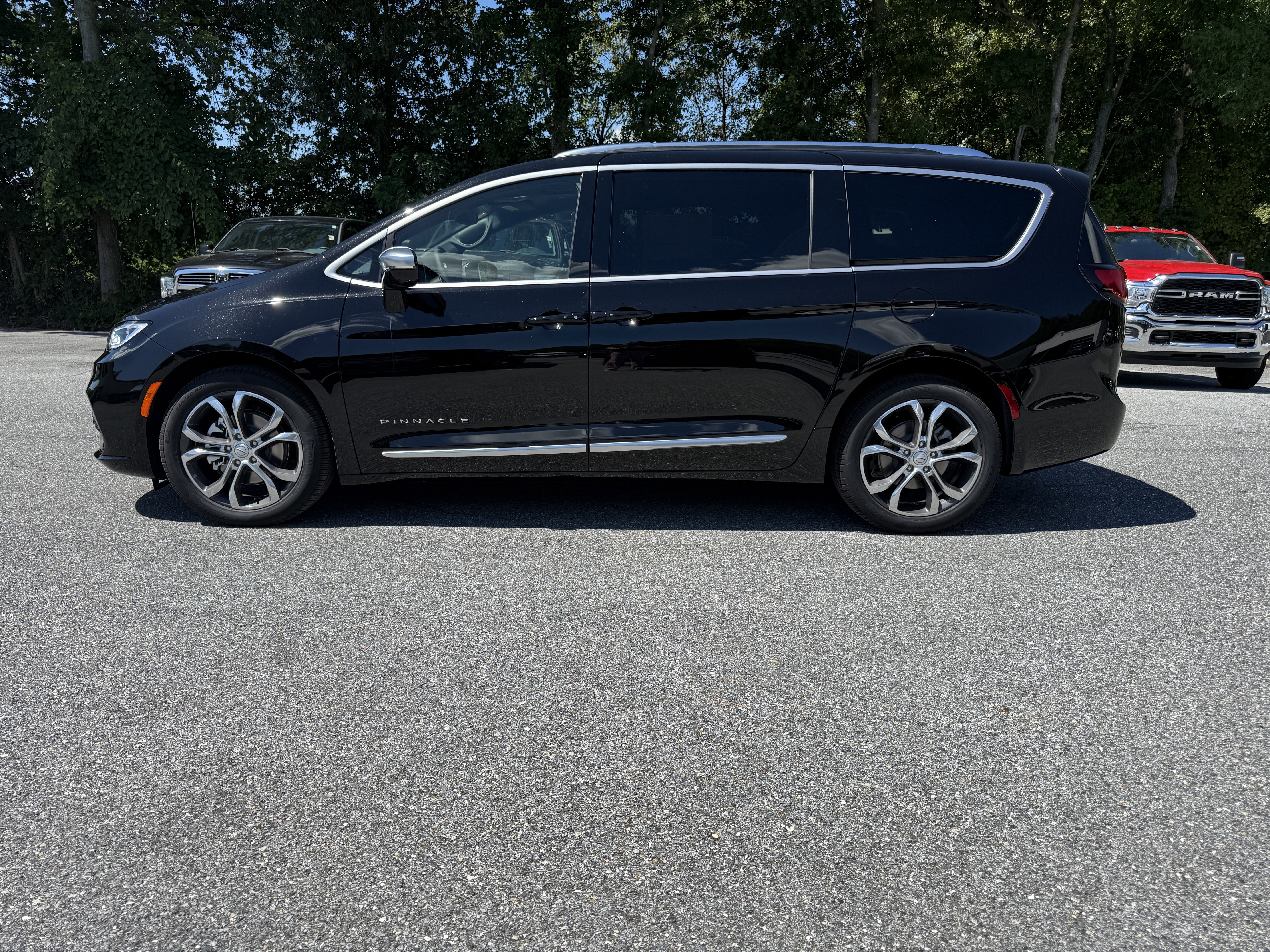 New 2026 Chrysler Pacifica Pinnacle image 4