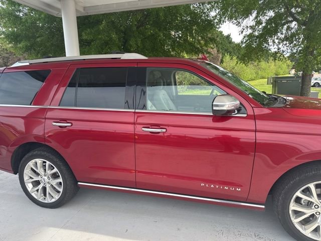 Used 2019 Ford Expedition Platinum image 2