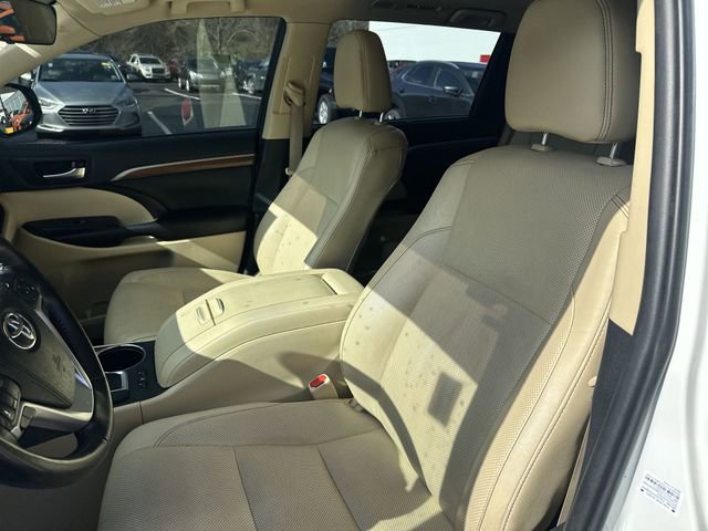 Used 2019 Toyota Highlander Limited Platinum image 16