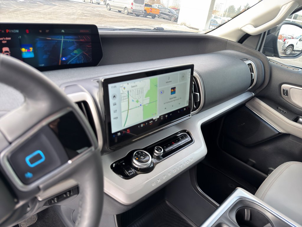 Used 2025 Ford Expedition Active image 11