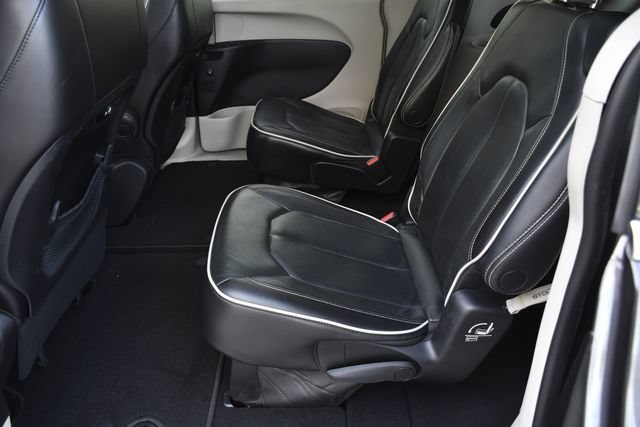 Used 2023 Chrysler Pacifica Limited FWD image 23
