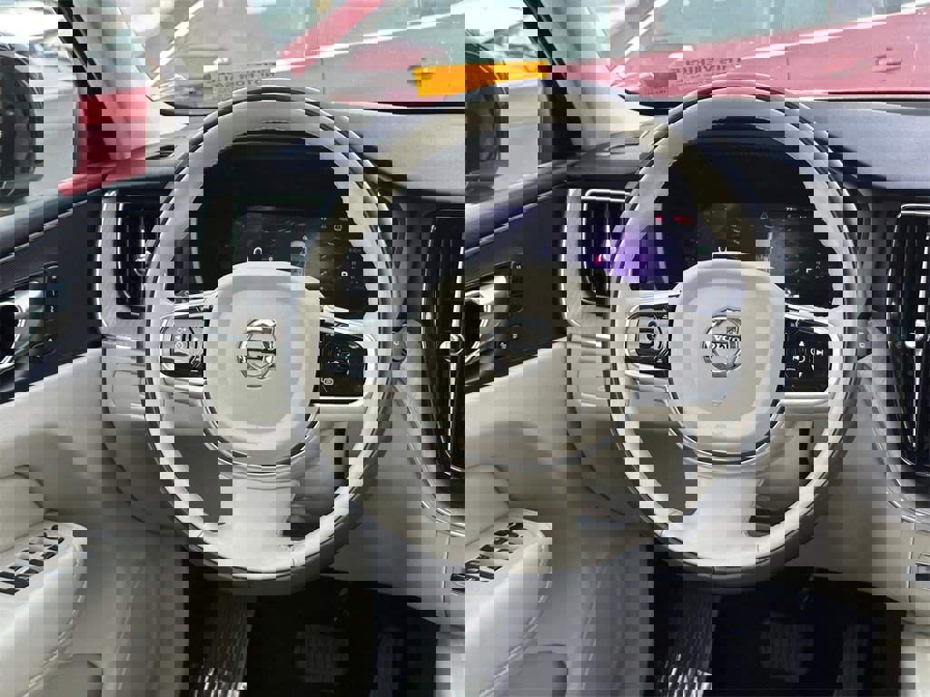 Used 2023 Volvo XC60 T8 Plus image 24