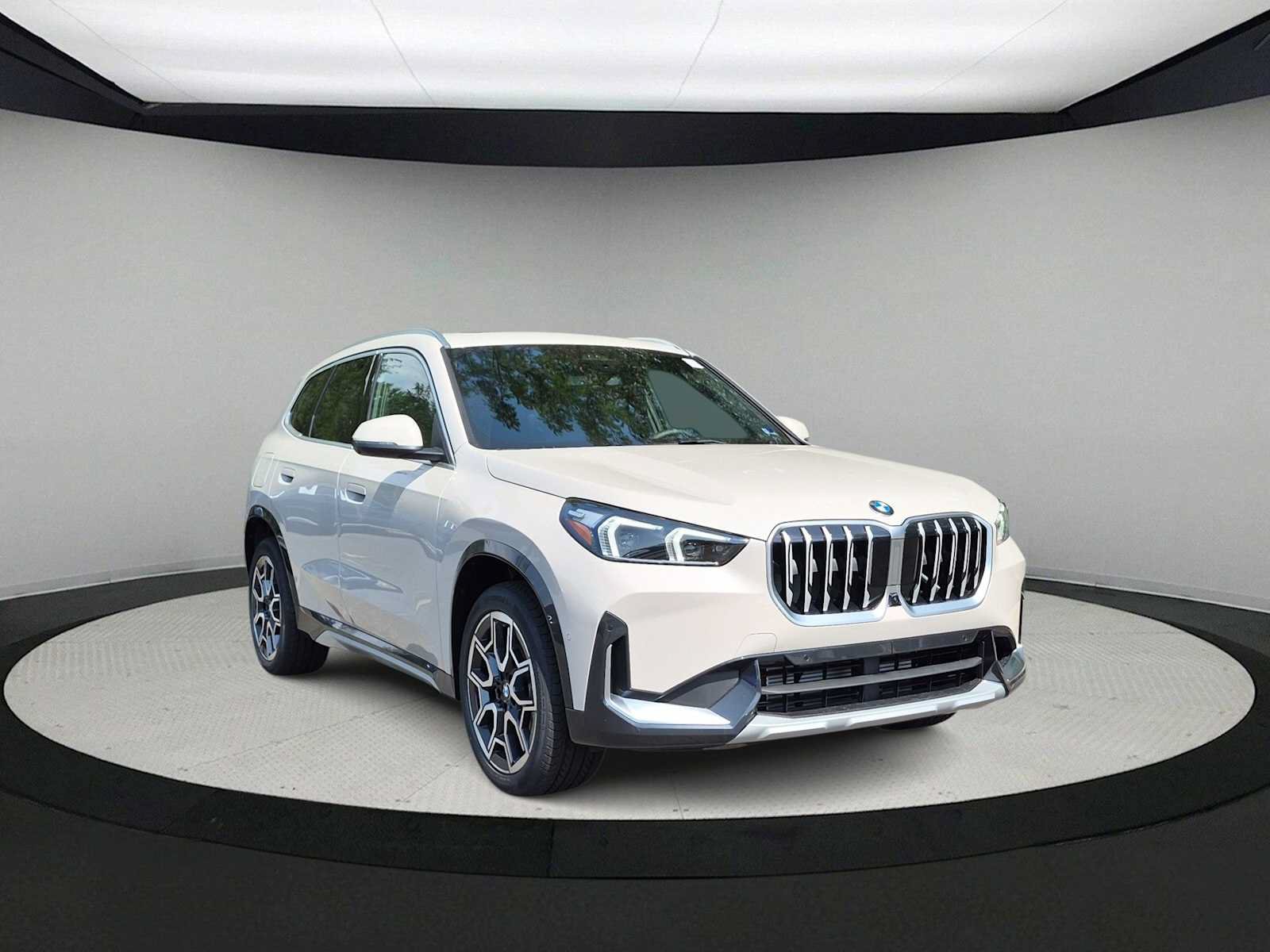 New 2027 BMW X1 xDrive28i AWD/4WD image 2