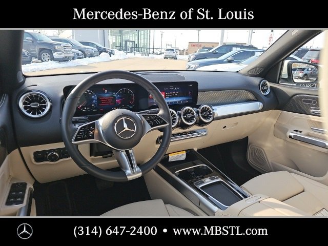 Used 2025 Mercedes-Benz GLB 250 4MATIC image 12
