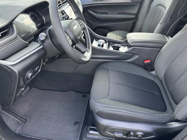 New 2025 Jeep Grand Cherokee Laredo X w/ Trailer Tow Package image 23