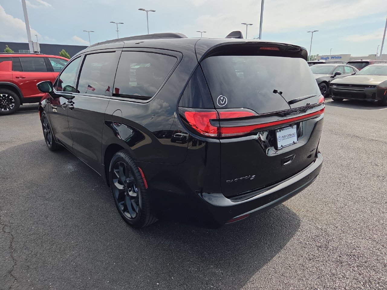New 2027 Chrysler Pacifica Limited w/ Family Tech Group FWD image 5