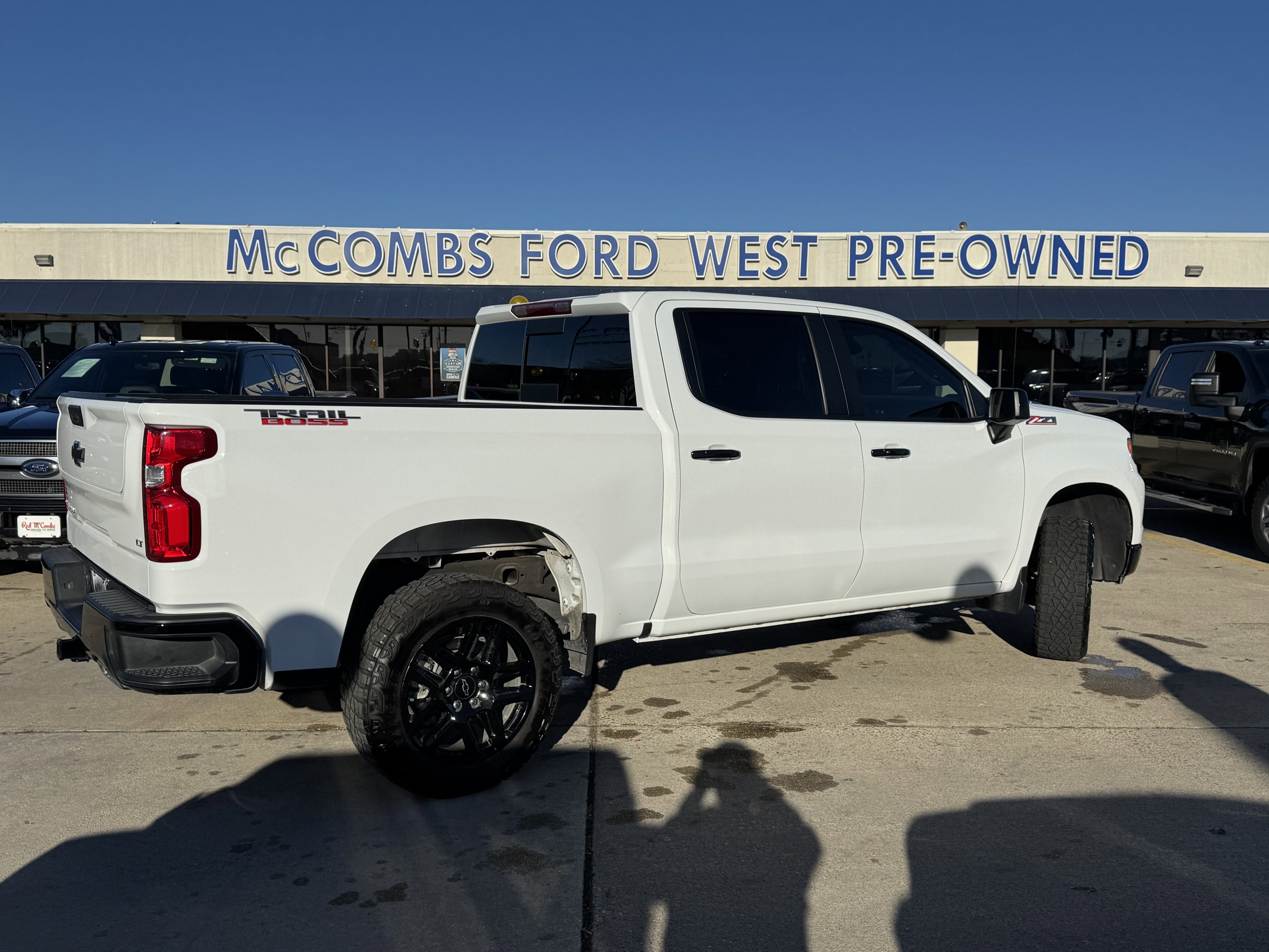 Used 2025 Chevrolet Silverado 1500 LT Trail Boss w/ Convenience Package II image 6