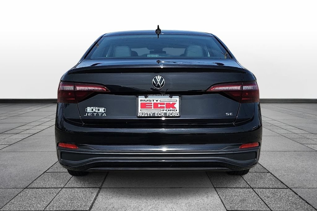 Used 2024 Volkswagen Jetta SE FWD image 6