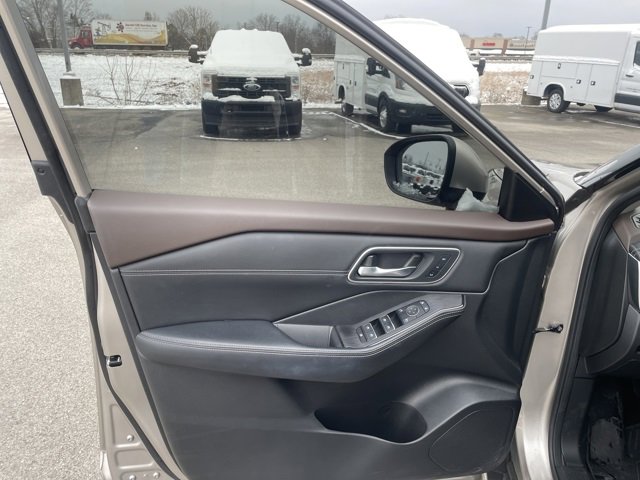 Used 2023 Nissan Rogue Platinum w/ Platinum Premium Package image 19