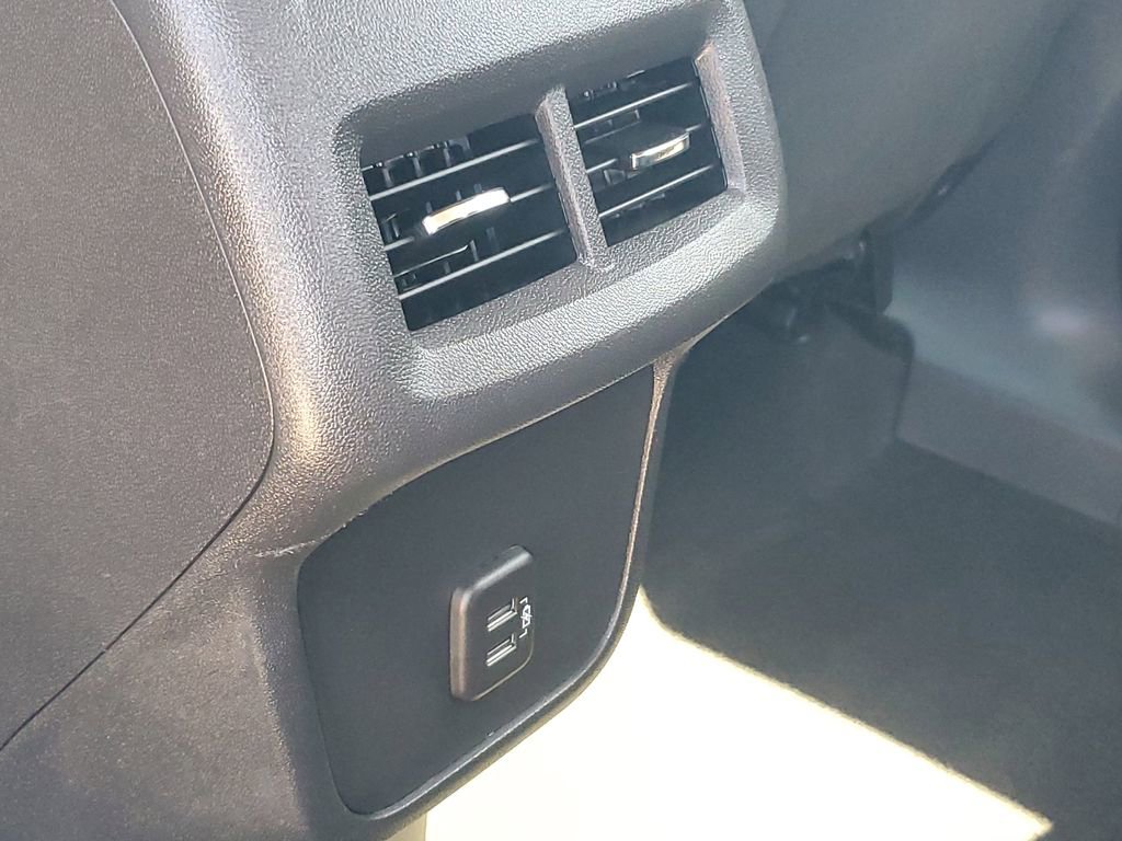 Used 2020 Chevrolet Equinox LT w/ Driver Convenience Package FWD image 29