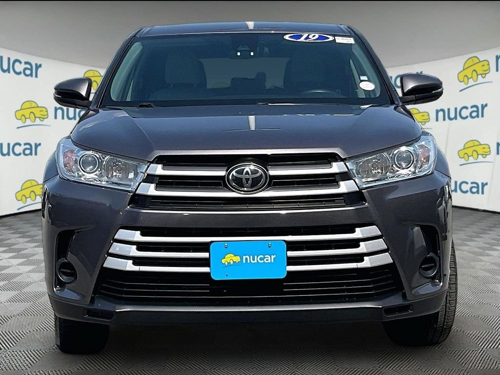 Used 2019 Toyota Highlander LE AWD/4WD image 2