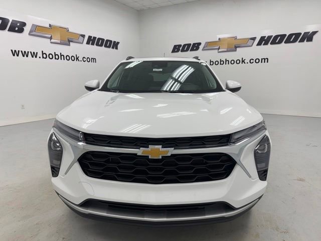 New 2026 Chevrolet Trax LT w/ Sunroof Package FWD image 2