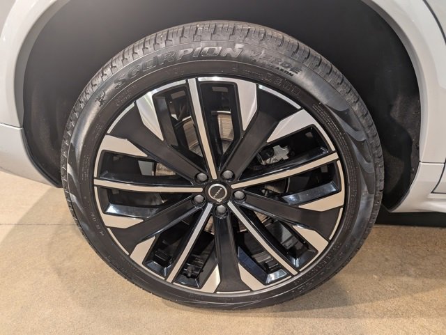 Used 2025 Volvo XC90 B6 Plus image 7