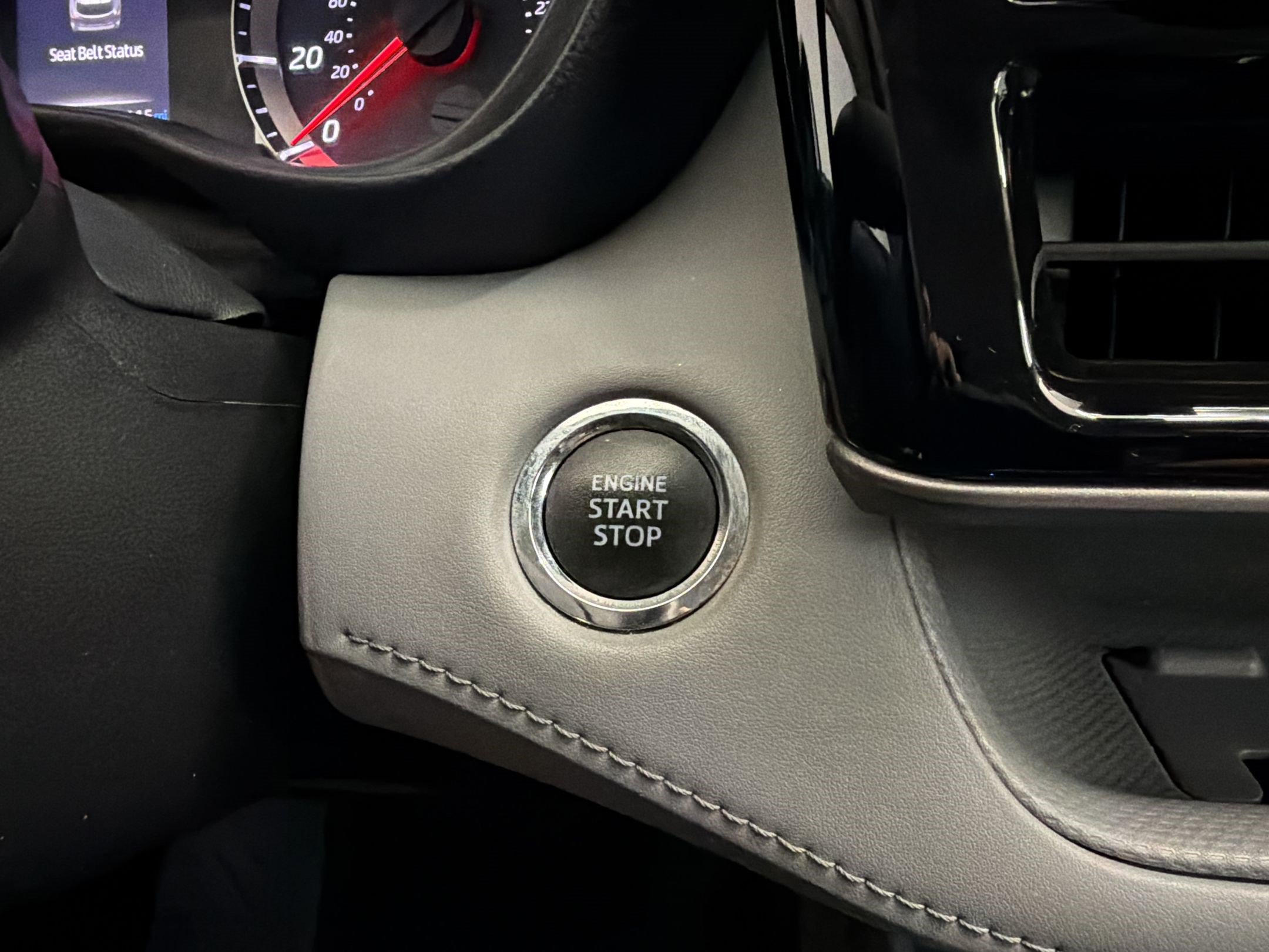 Used 2022 Toyota Highlander L FWD image 25