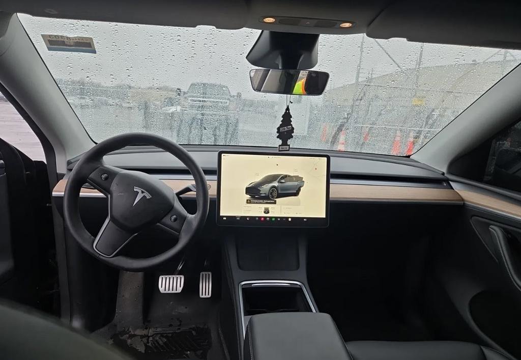 Used 2024 Tesla Model Y Performance image 7
