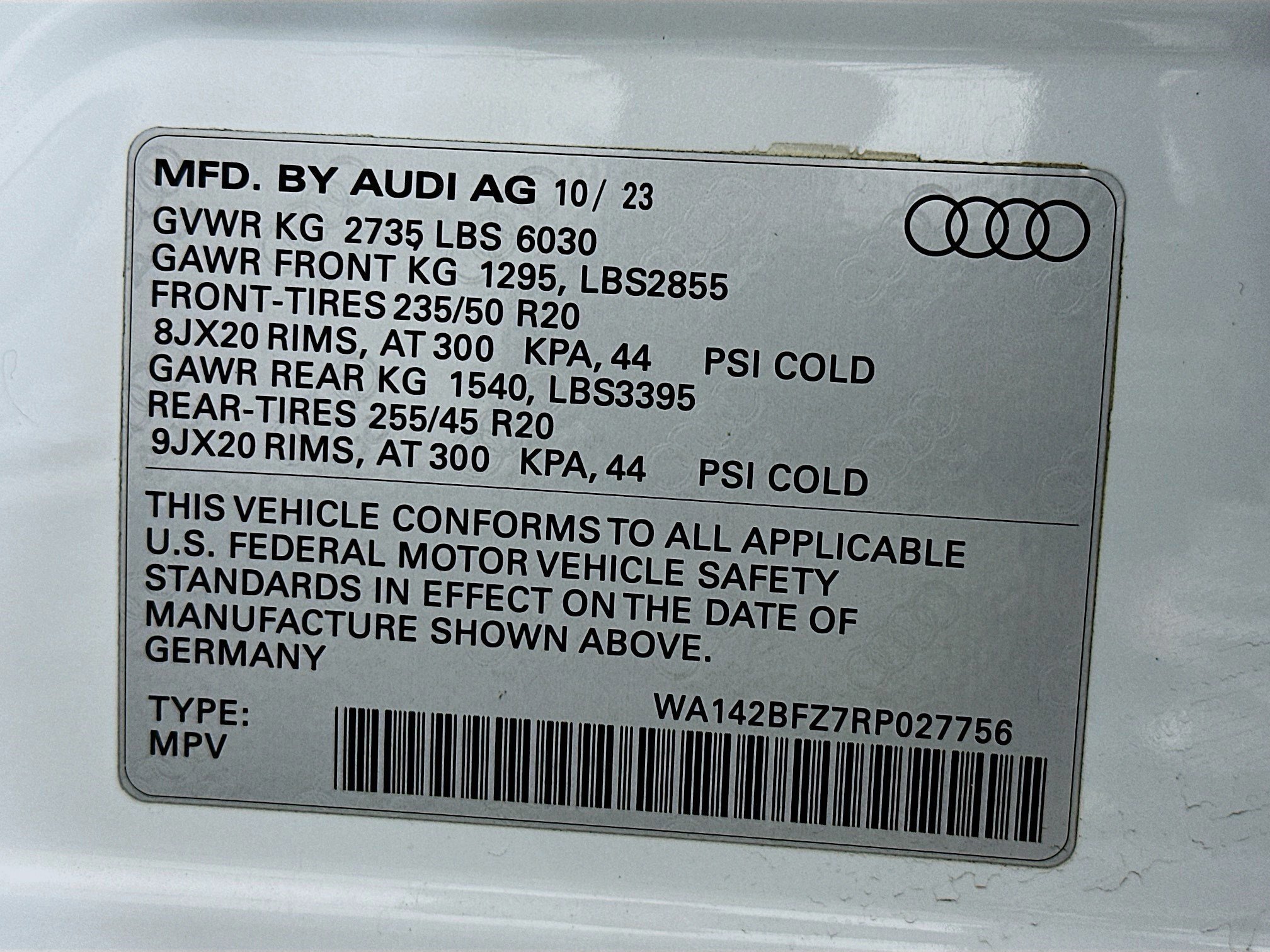 Used 2024 Audi Q4 e-tron Prestige image 36