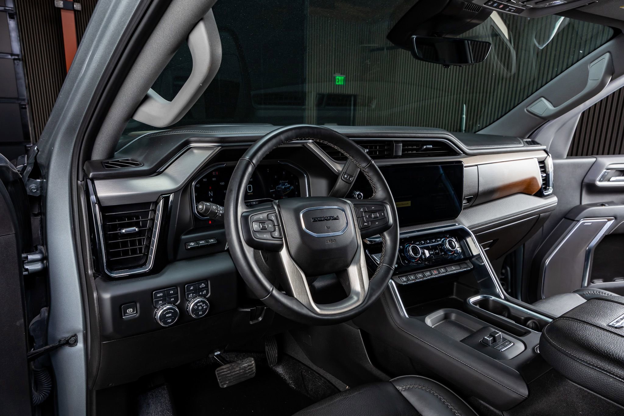 Used 2024 GMC Sierra 3500 Denali w/ Denali Reserve Package image 16