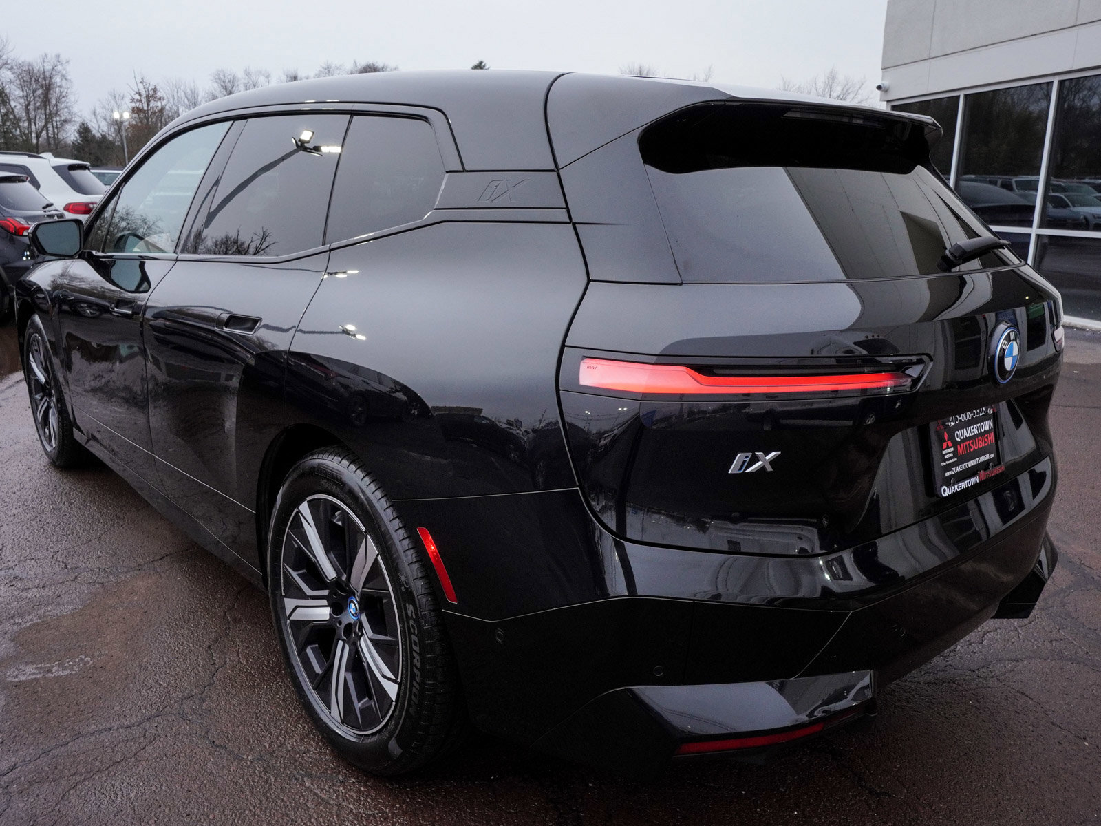 Used 2023 BMW iX xDrive50 w/ Premium Package AWD/4WD image 3