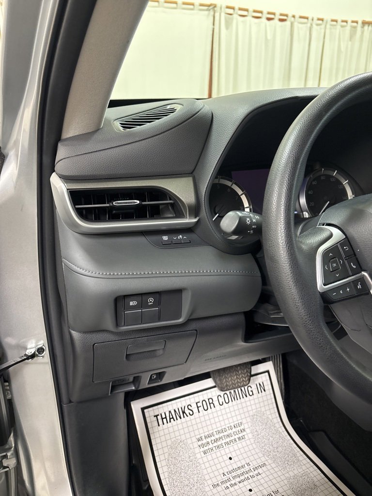 Used 2023 Toyota Highlander L image 10