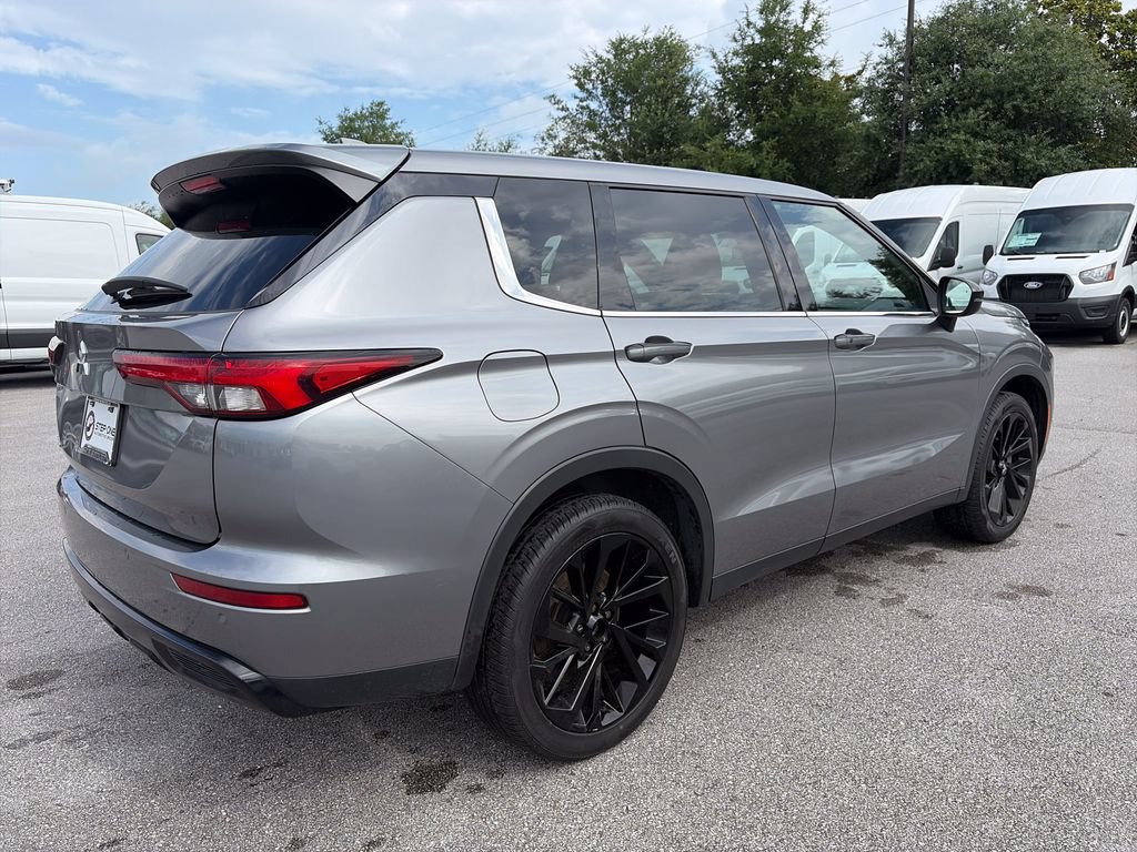 Used 2022 Mitsubishi Outlander SEL Black Edition FWD image 7