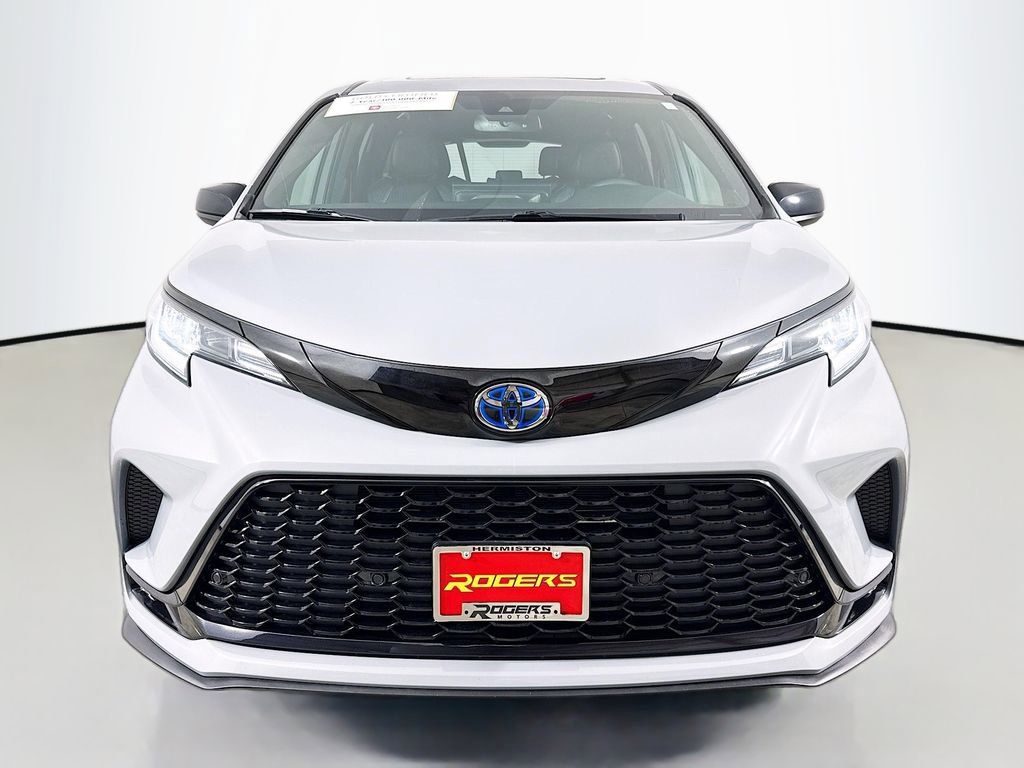Certified 2025 Toyota Sienna XSE image 2
