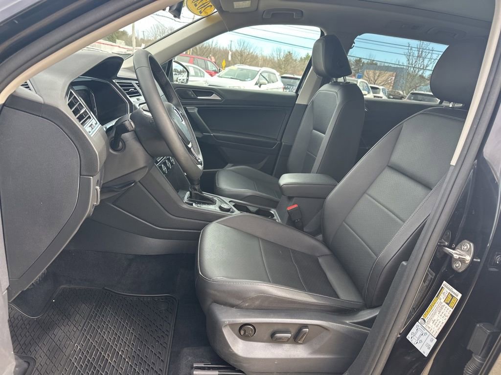 Used 2020 Volkswagen Tiguan SEL AWD/4WD image 14