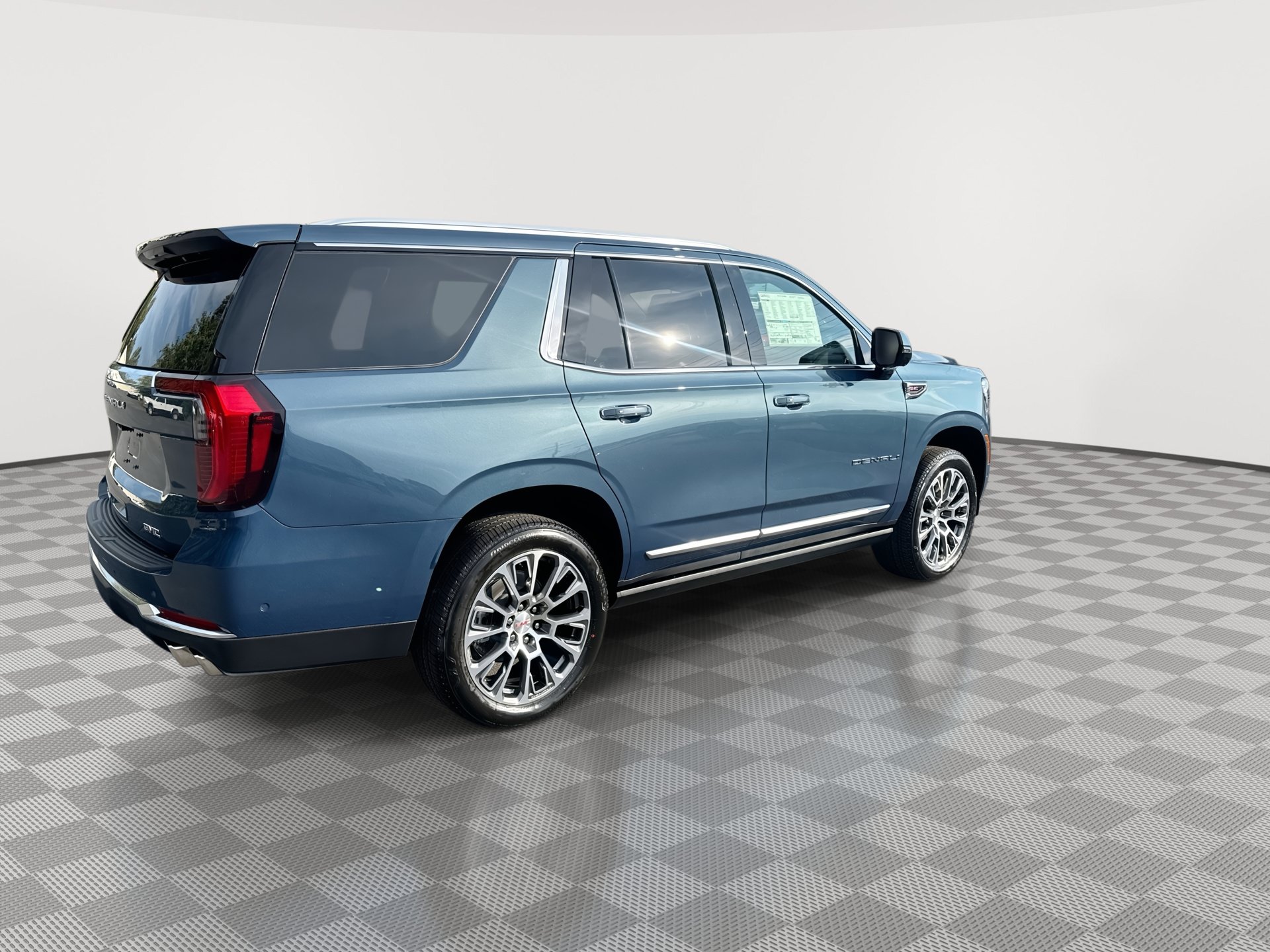 New 2026 GMC Yukon Denali w/ Denali Reserve Package AWD/4WD image 8
