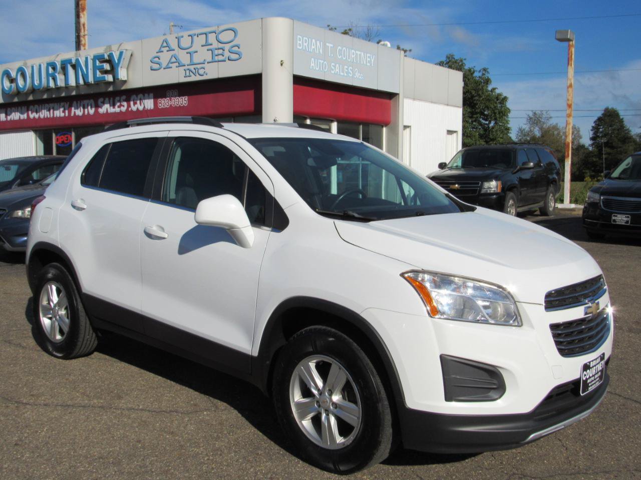 Used 2016 Chevrolet Trax LT w/ LT Convenience Package AWD/4WD image 2