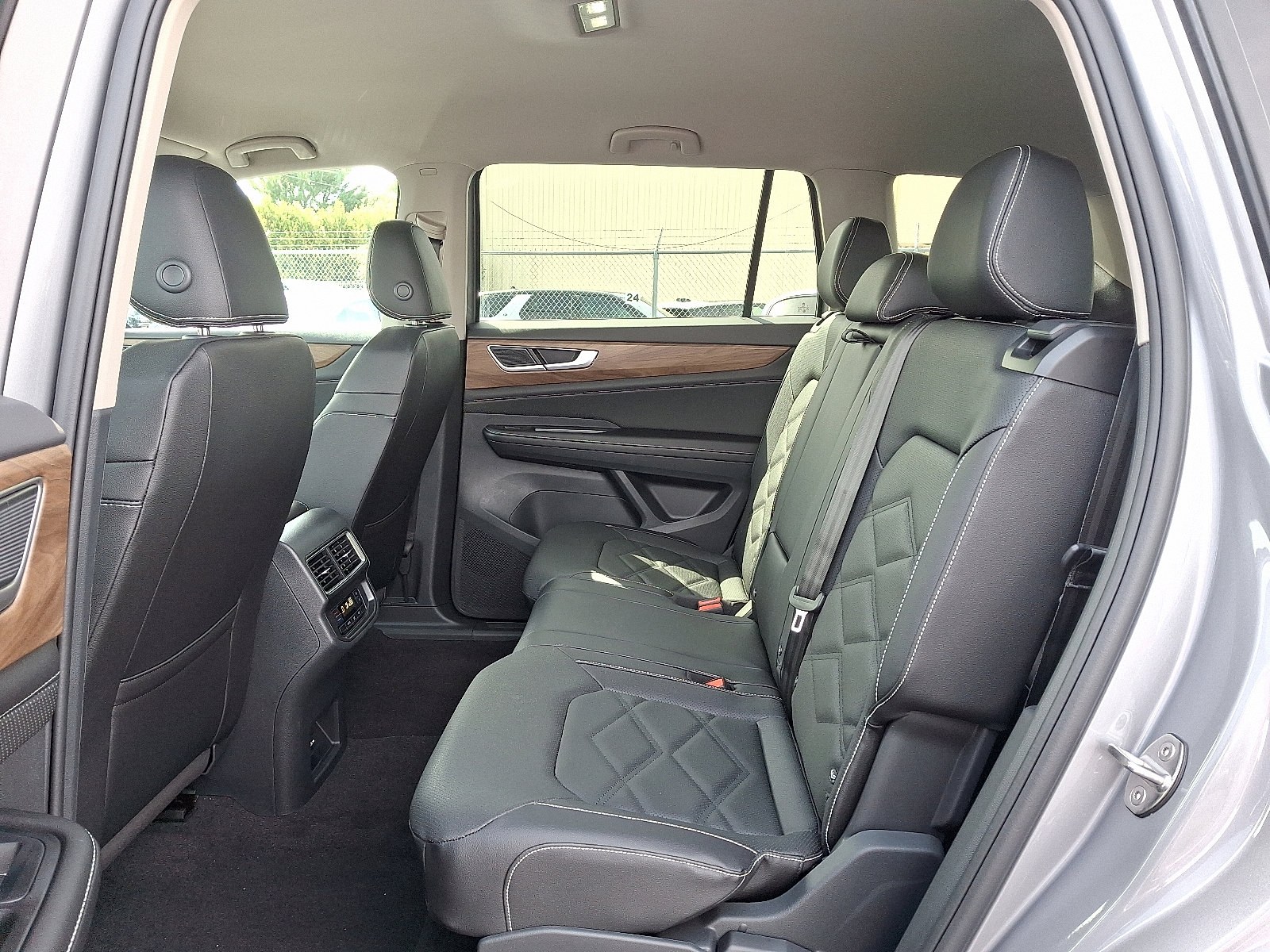 New 2026 Volkswagen Atlas SE image 6