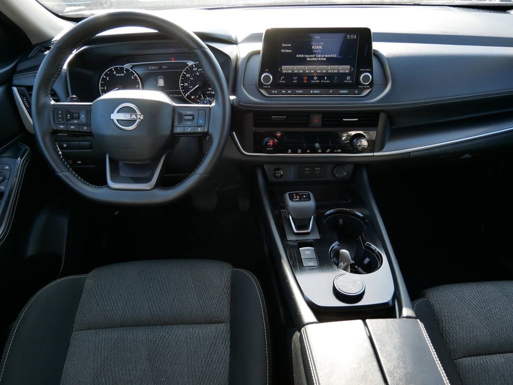 Used 2025 Nissan Rogue SV AWD/4WD image 19