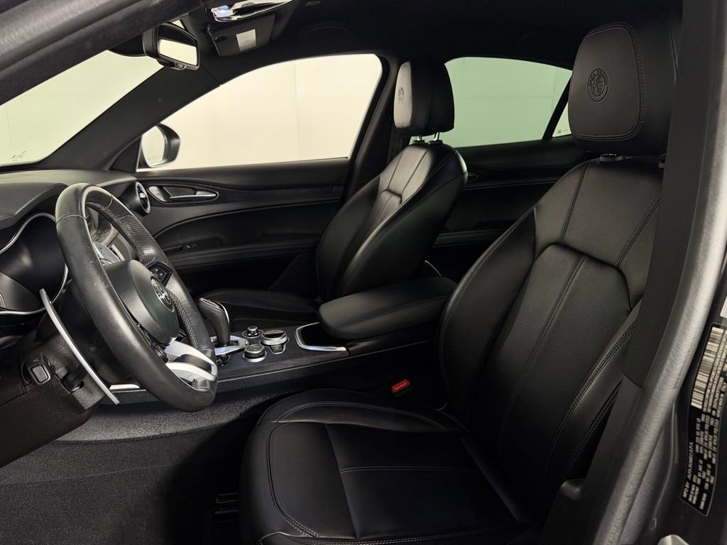 Used 2023 Alfa Romeo Stelvio Sprint image 22
