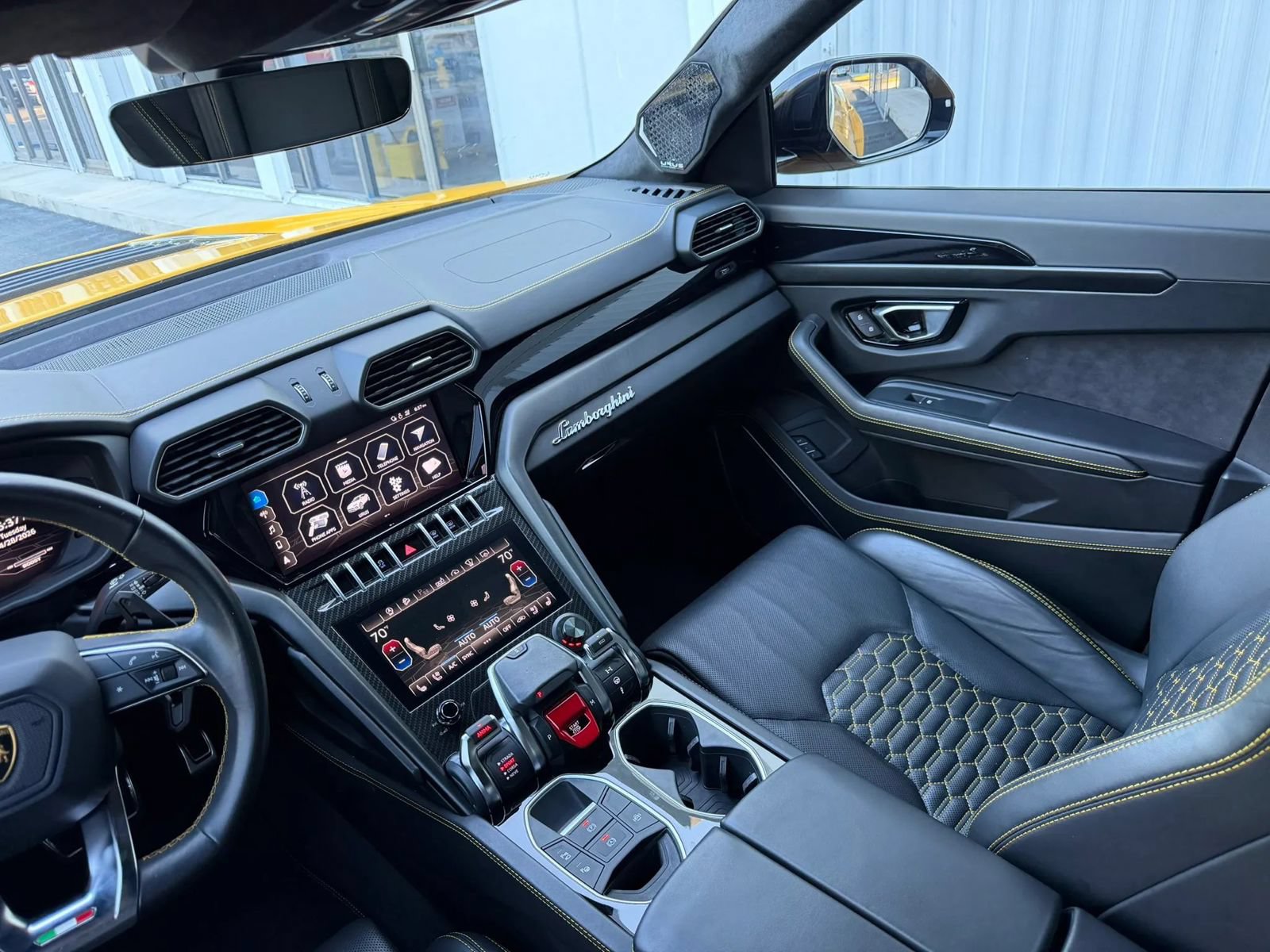 Used 2021 Lamborghini Urus AWD/4WD image 31