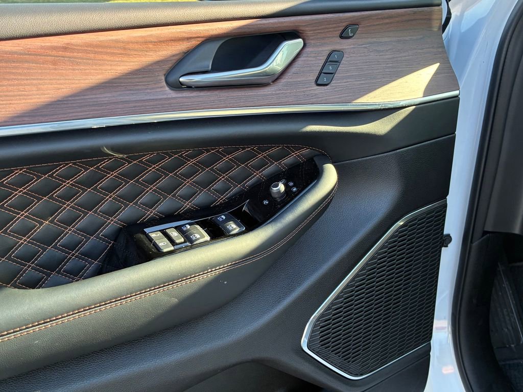 Used 2025 Jeep Grand Cherokee Summit image 19