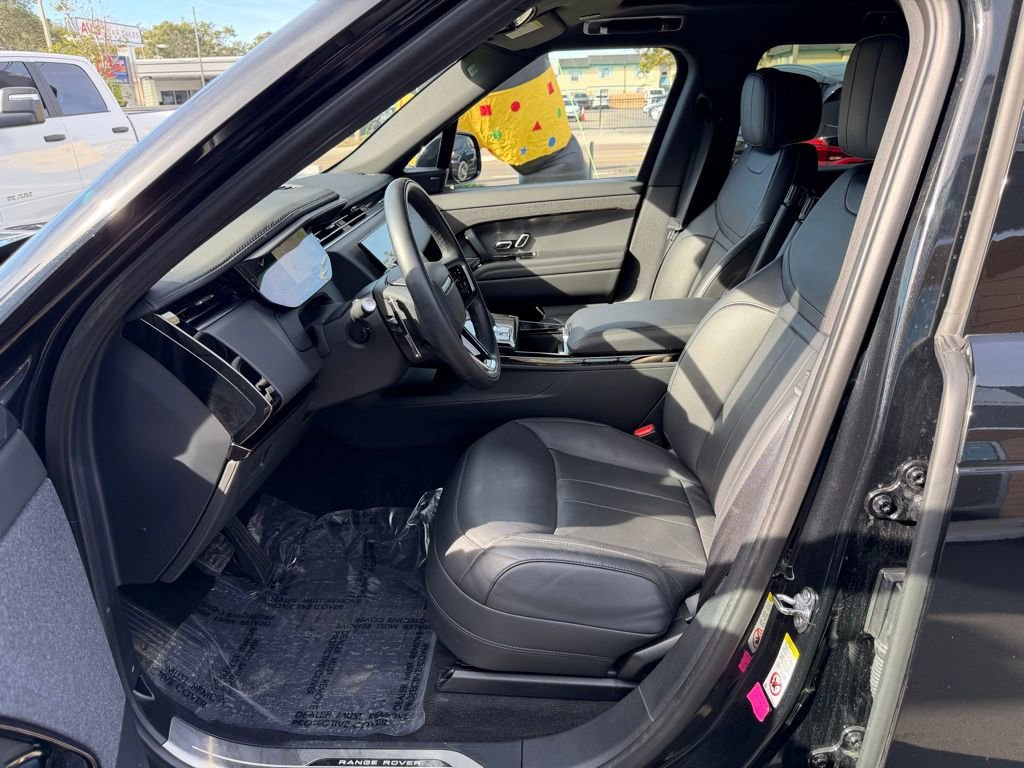 Used 2025 Land Rover Range Rover Sport SE image 16