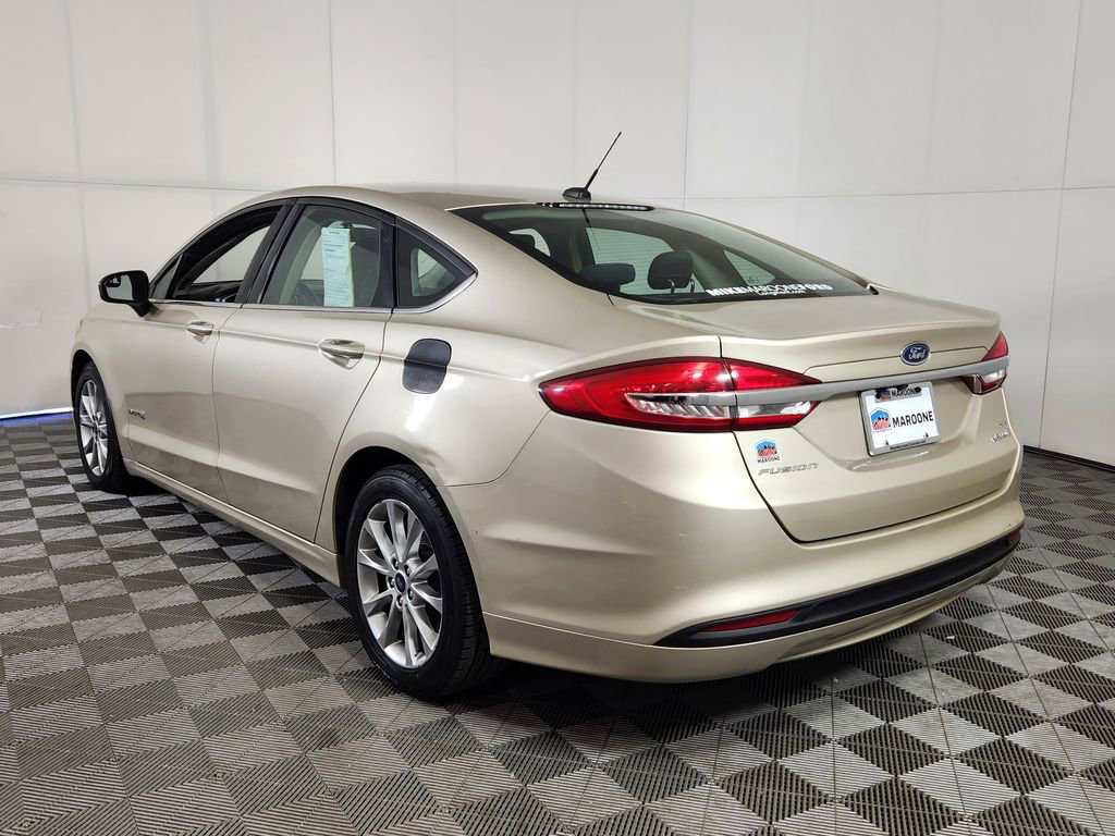 Used 2017 Ford Fusion SE FWD image 5