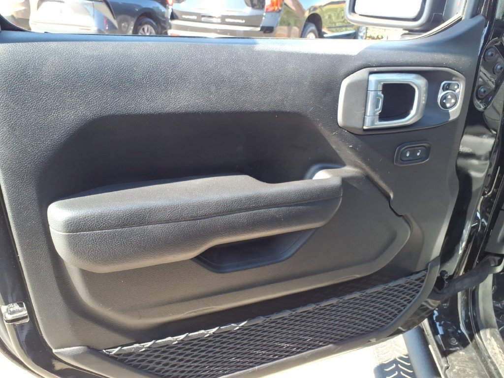 Used 2026 Jeep Wrangler Unlimited Rubicon AWD/4WD image 18