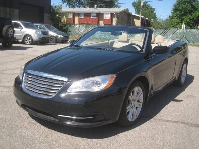 Used 2012 Chrysler 200 Touring FWD image 1