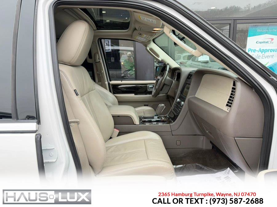Used 2017 Lincoln Navigator Select image 23