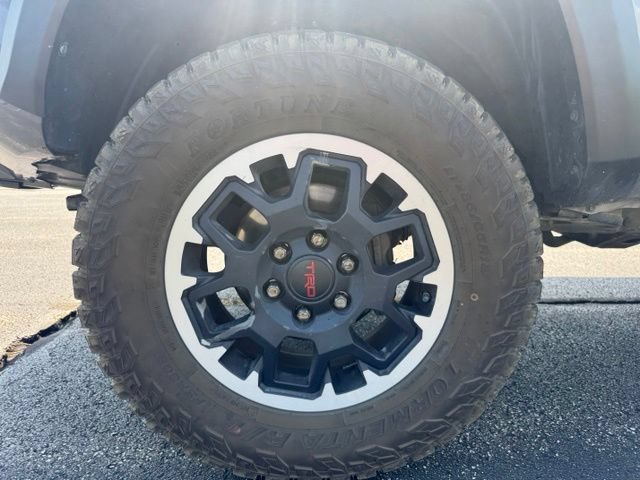 Used 2018 Toyota Tacoma TRD Off-Road AWD/4WD image 12