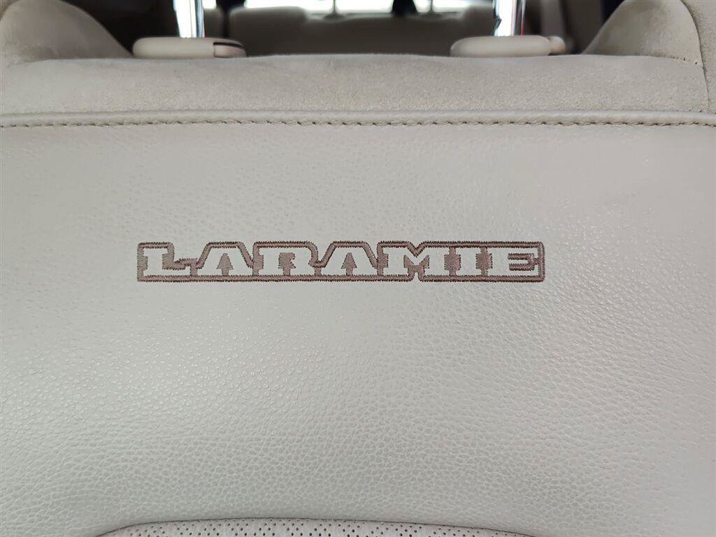 Used 2019 RAM 1500 Laramie AWD/4WD image 6