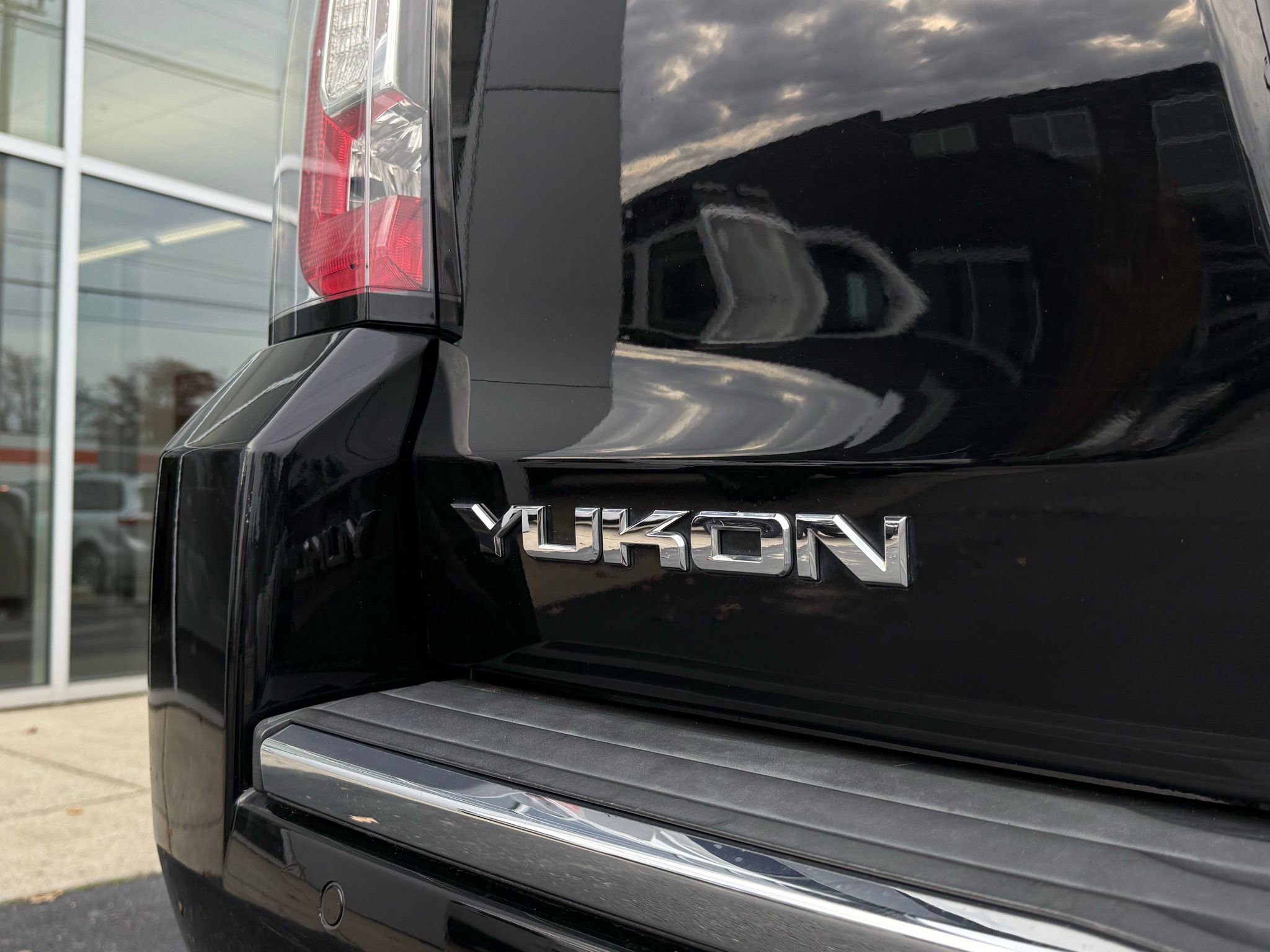 Used 2018 GMC Yukon Denali image 8