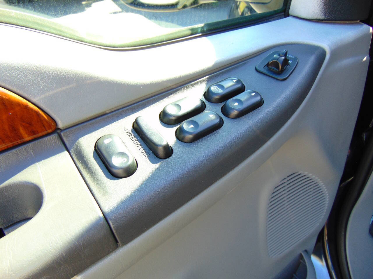 Used 2003 Ford F250 Lariat image 8