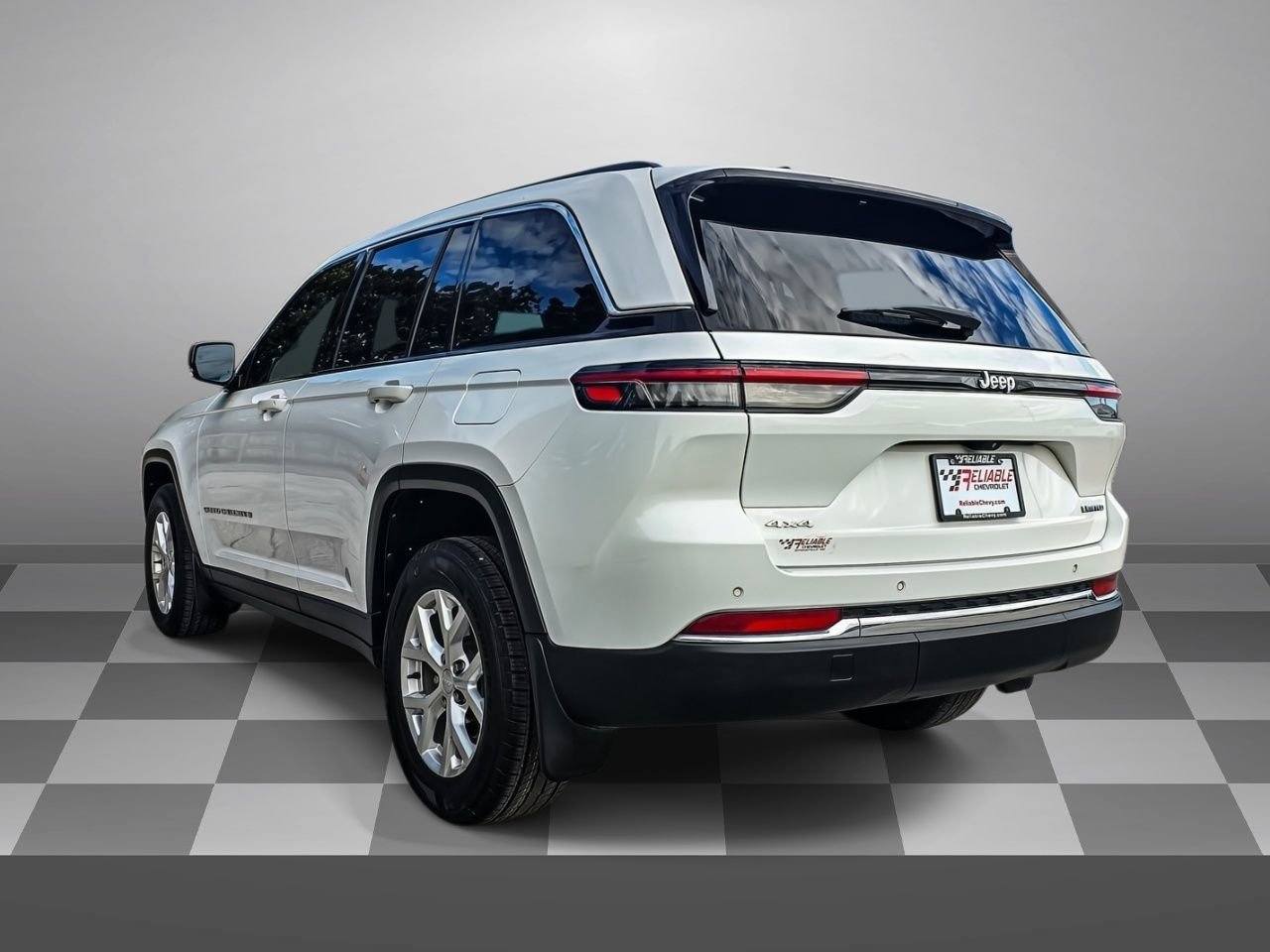 Used 2023 Jeep Grand Cherokee Limited w/ MOPAR Finishing Package AWD/4WD image 4