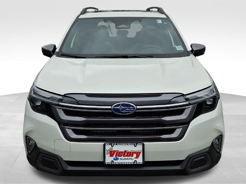 Used 2025 Subaru Forester Limited AWD/4WD image 2