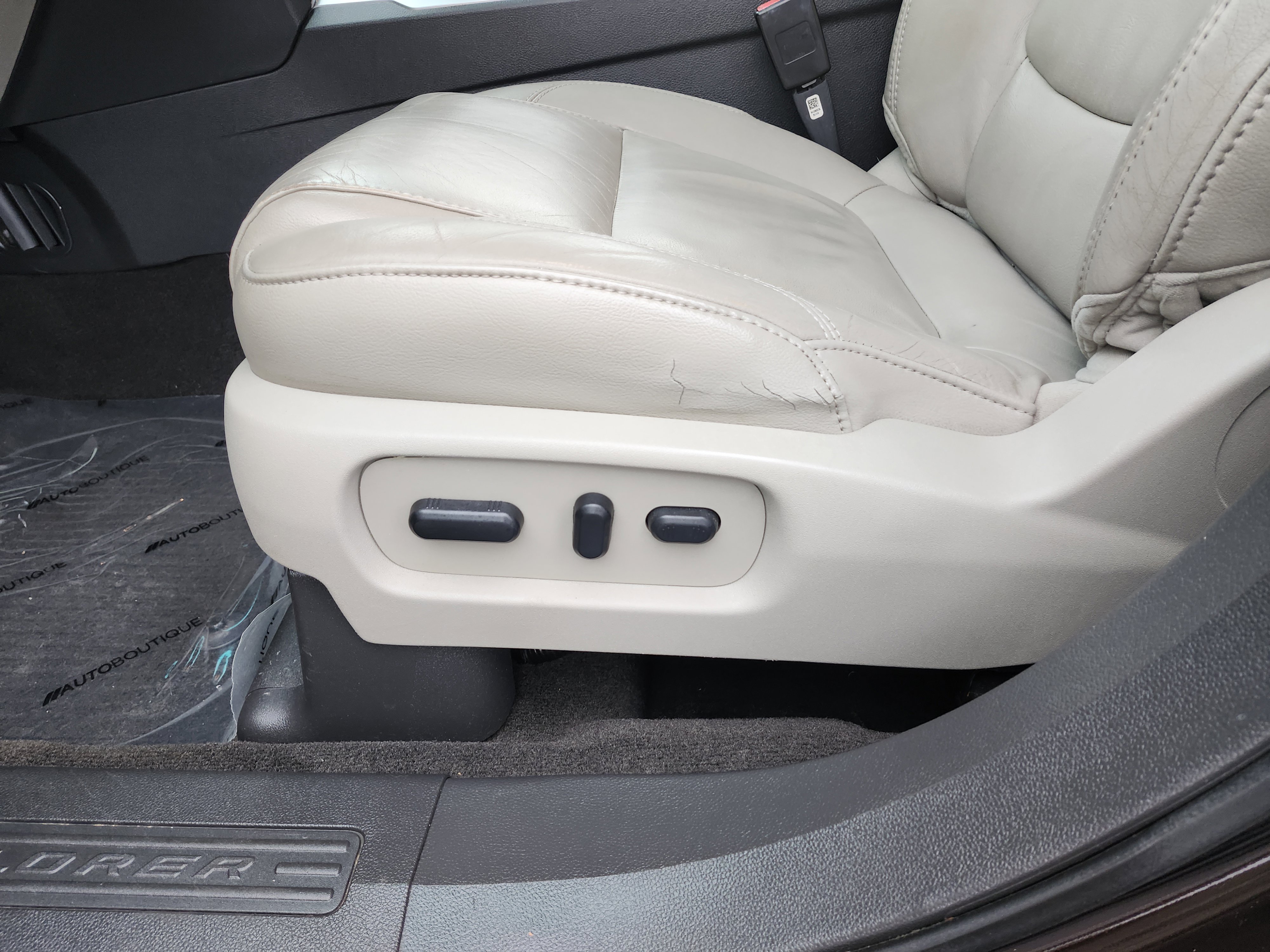 Used 2013 Ford Explorer XLT image 28